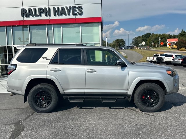 Used 2023 Toyota 4Runner TRD Off-Road Premium w/ Moonroof Package AWD/4WD image 2