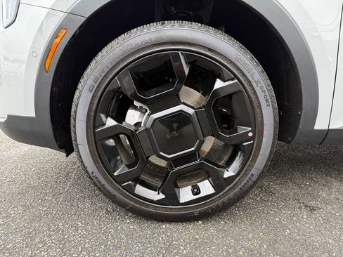 New 2026 Kia Sorento SX image 9