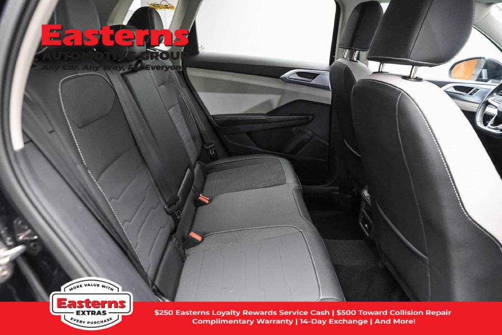 Used 2025 Volkswagen Taos SE FWD image 23