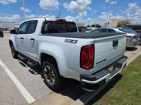Used 2021 Chevrolet Colorado Z71 w/ Safety Package AWD/4WD image 3