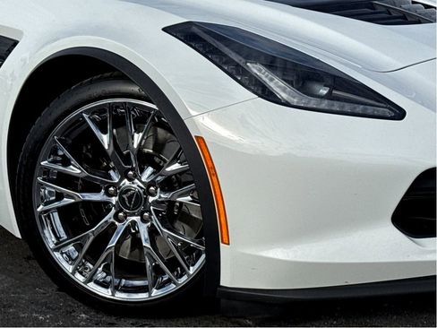 Used 2015 Chevrolet Corvette Z06 w/ 2LZ Preferred Equipment Group image 5