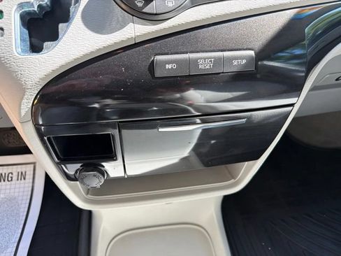 Used 2013 Toyota Sienna LE w/ Towing Pkg FWD image 13