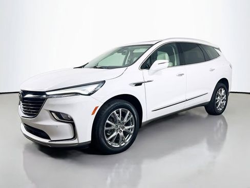 Used 2023 Buick Enclave Essence w/ Experience Buick Package image 5