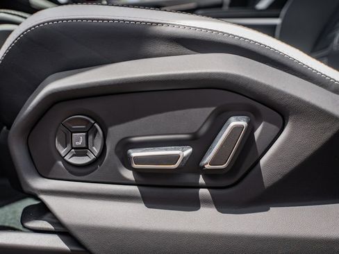 Used 2025 Lamborghini Urus Performante AWD/4WD image 21
