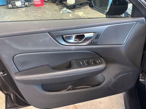 Used 2025 Volvo V60 B5 Cross Country Plus image 20