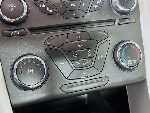Used 2016 Ford Fusion SE FWD image 16