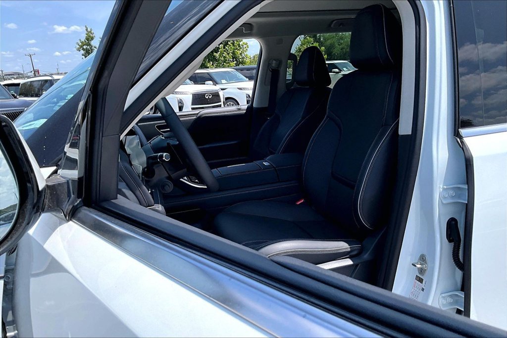 New 2027 INFINITI QX80 Luxe RWD image 13