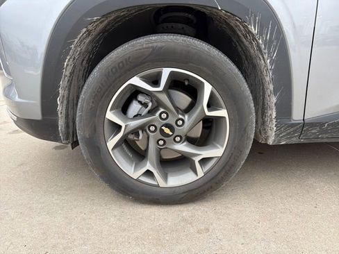 Used 2025 Chevrolet Trax LT image 18