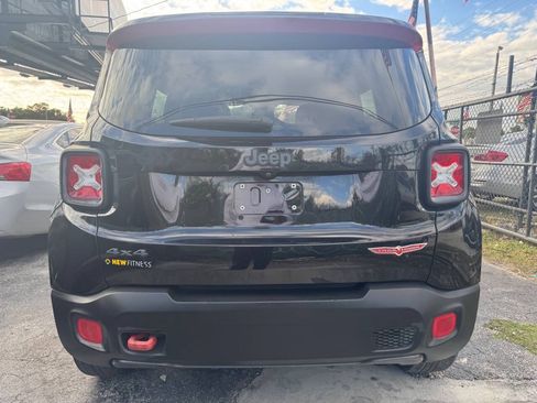 Used 2016 Jeep Renegade Trailhawk w/ Premium Trailhawk Package AWD/4WD image 4