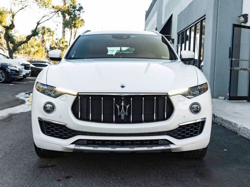 Used 2019 Maserati Levante GranLusso AWD/4WD image 3