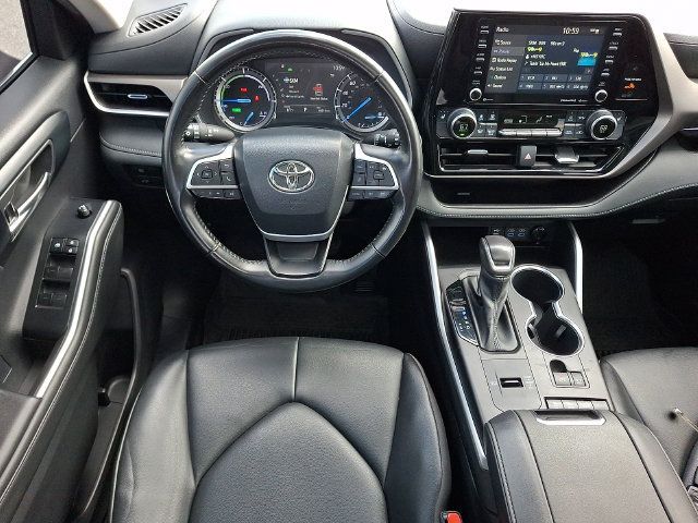 Certified 2022 Toyota Highlander XLE AWD/4WD image 11