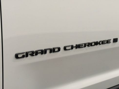Used 2021 Jeep Grand Cherokee L Laredo AWD/4WD image 15