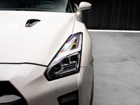 Used 2020 Nissan GT-R Premium image 24