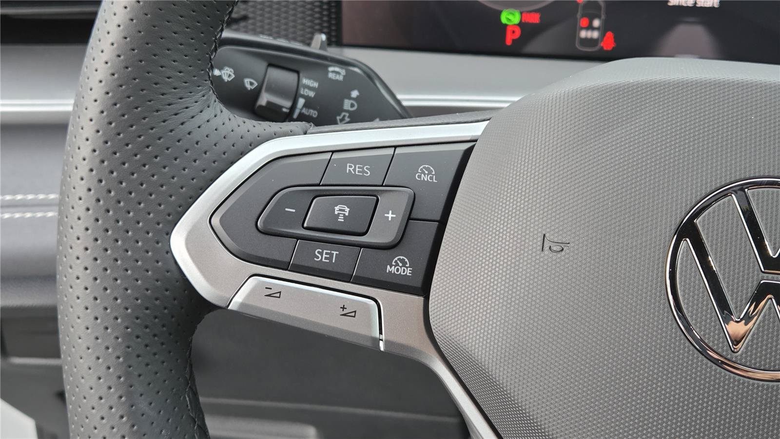 New 2026 Volkswagen Tiguan SE R-Line AWD/4WD image 19