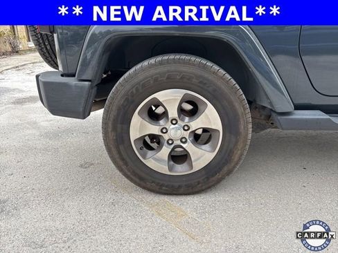 Used 2018 Jeep Wrangler Sahara w/ Connectivity Group image 18