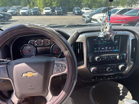 Used 2017 Chevrolet Silverado 1500 LT w/ Midnight Edition AWD/4WD image 7