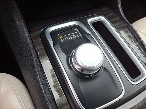 Used 2015 Chrysler 300 Limited RWD image 12