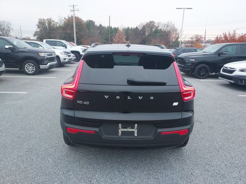 Used 2021 Volvo XC40 P8 Recharge image 6