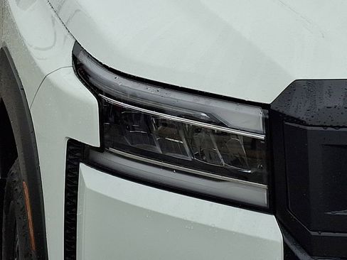 Used 2025 Nissan Frontier PRO-4X image 9