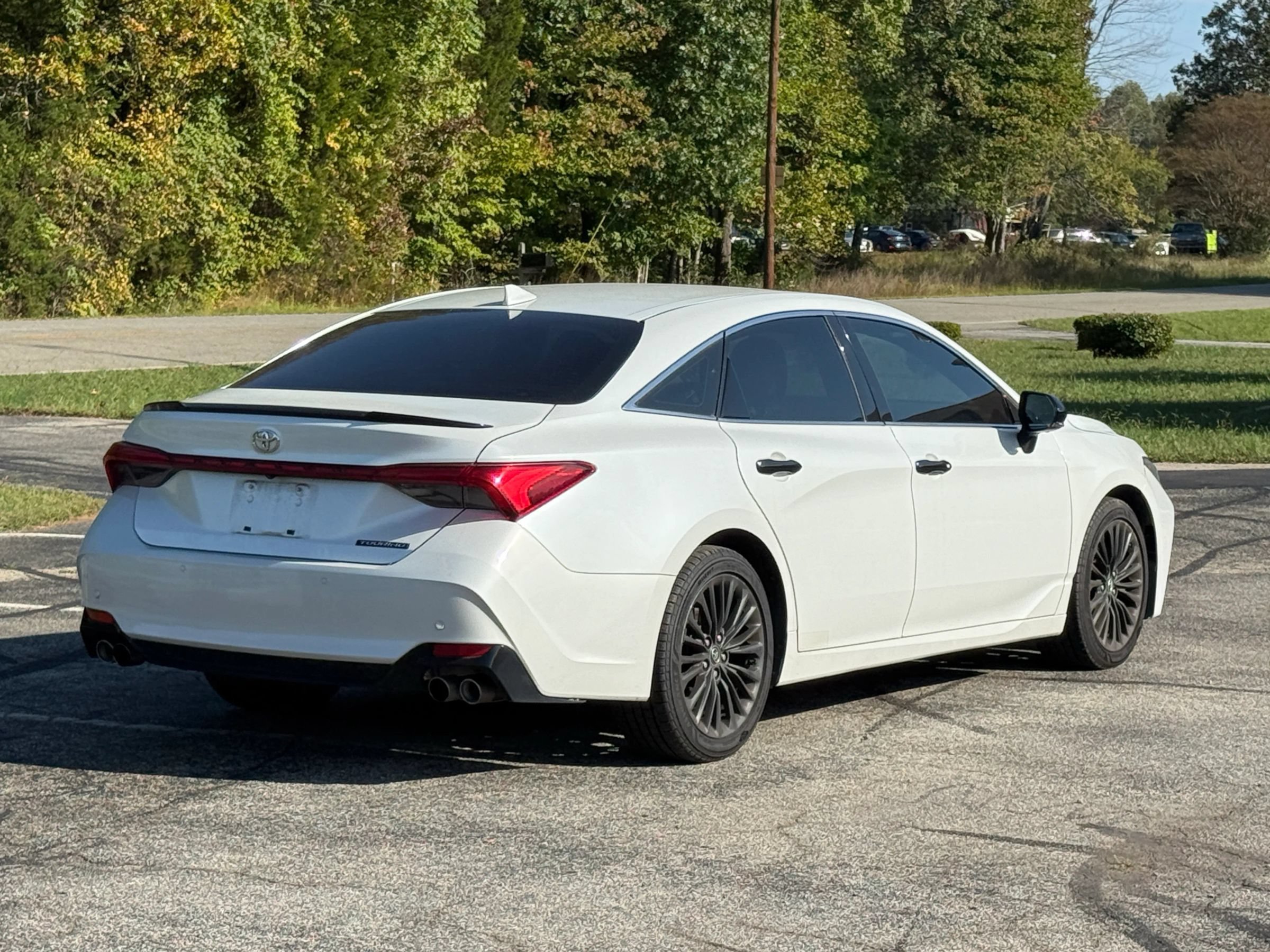 Used 2019 Toyota Avalon Touring w/ Advanced Safety Package FWD image 4