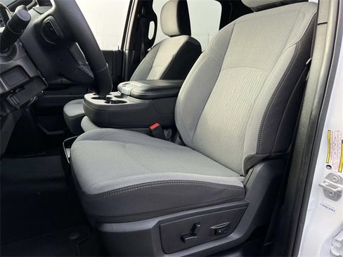 Used 2024 RAM 3500 Big Horn image 32