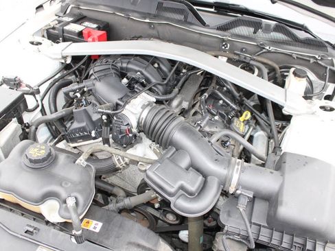 Used 2012 Ford Mustang Premium image 33