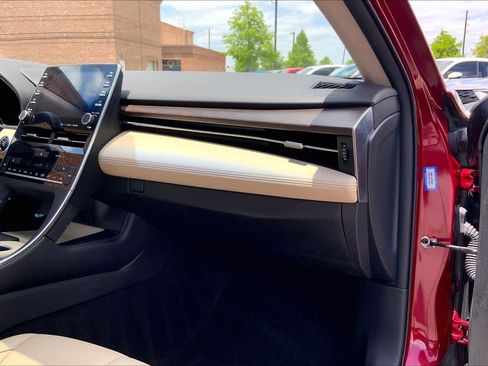 Used 2019 Toyota Avalon XLE w/ Moonroof Package FWD image 19
