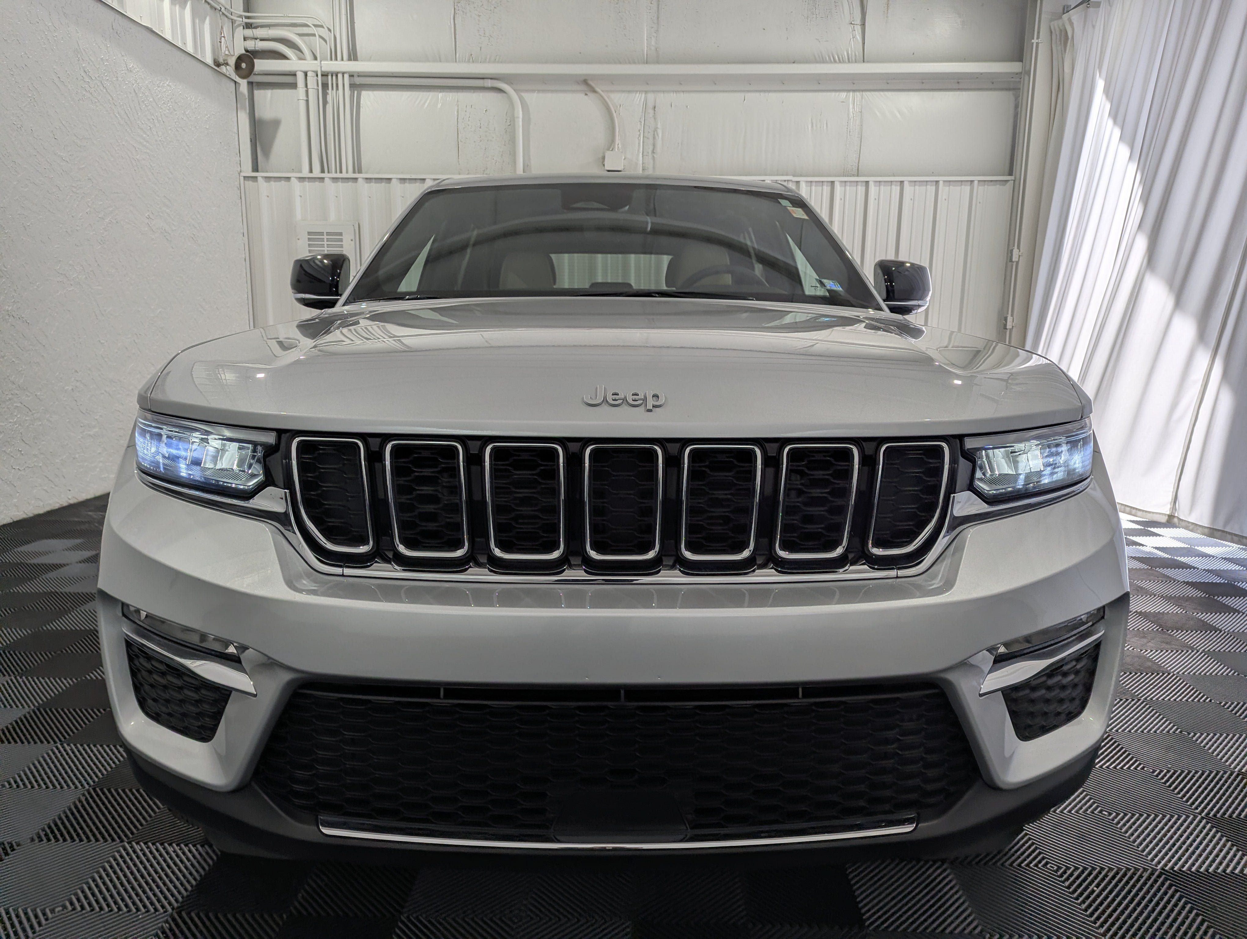 Used 2024 Jeep Grand Cherokee Limited AWD/4WD image 4