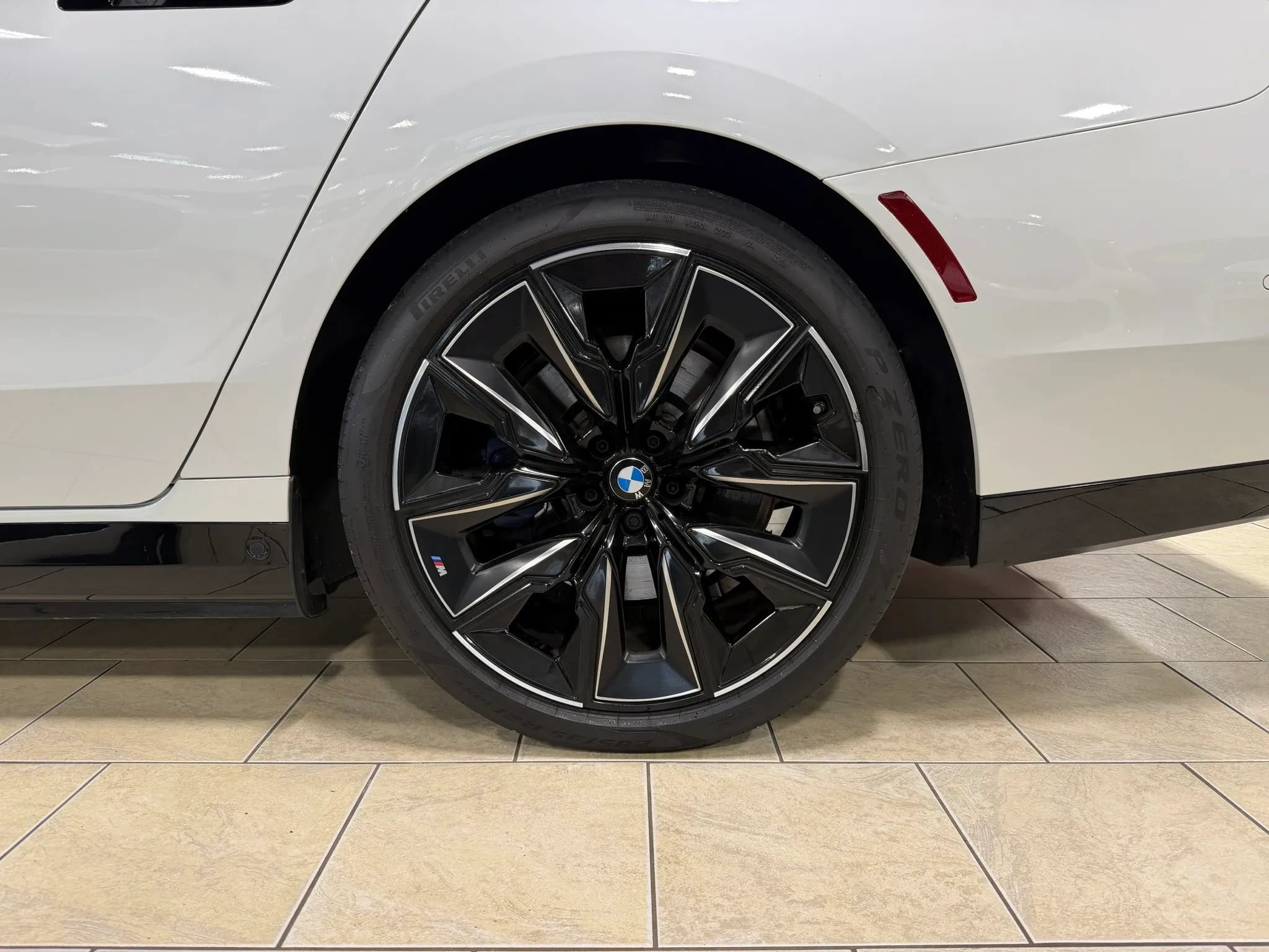 Used 2024 BMW i7 xDrive60 w/ Executive Package AWD/4WD image 38