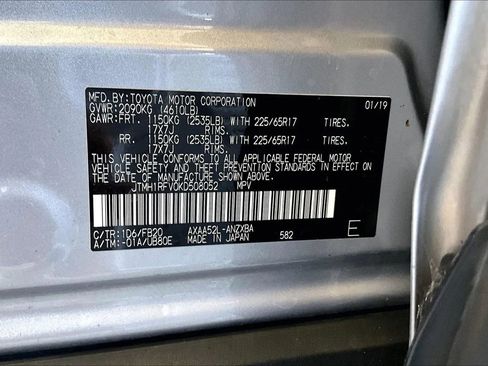 Used 2019 Toyota RAV4 LE FWD image 16