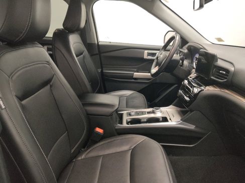Used 2023 Ford Explorer Limited image 21