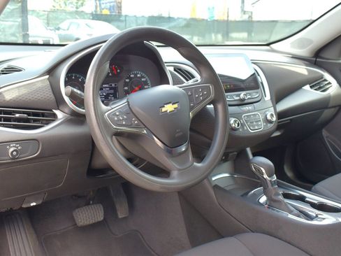 Used 2023 Chevrolet Malibu LT image 3