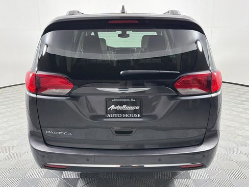 Used 2017 Chrysler Pacifica Touring-L Plus image 6