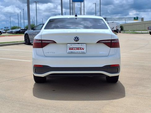 Used 2024 Volkswagen Jetta Sport FWD image 6
