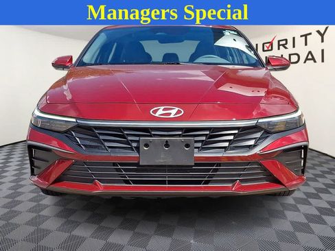 Used 2024 Hyundai Elantra SEL FWD image 2