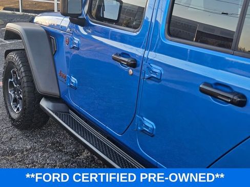Used 2023 Jeep Gladiator Rubicon w/ Cold Weather Group image 10