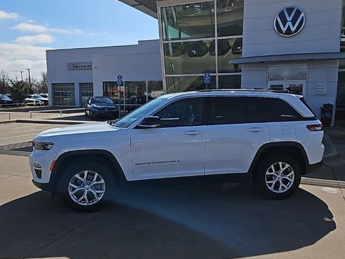 Used 2024 Jeep Grand Cherokee Limited image 8