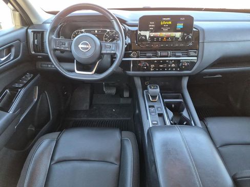 Used 2022 Nissan Pathfinder SL image 18
