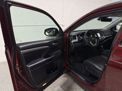 Used 2017 Toyota Highlander Limited Platinum image 7