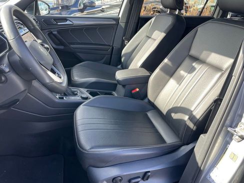 Certified 2022 Volkswagen Tiguan SE R-Line image 6