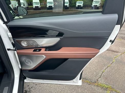 New 2026 Lincoln Nautilus Reserve AWD/4WD image 17
