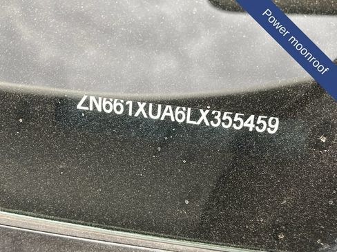 Used 2020 Maserati Levante AWD/4WD image 15