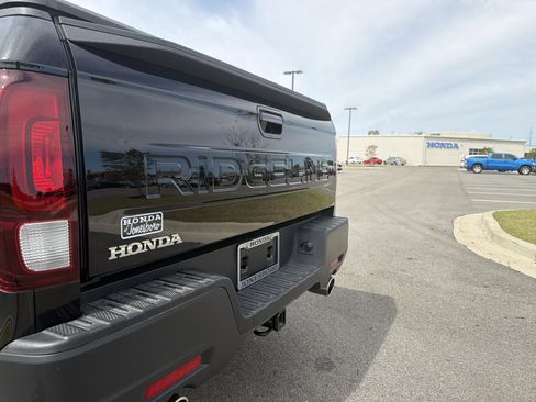 Certified 2025 Honda Ridgeline RTL image 17