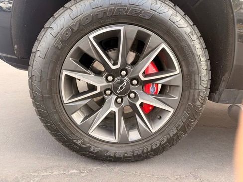 Used 2022 Chevrolet Tahoe Z71 w/ Luxury Package AWD/4WD image 11