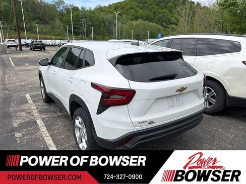 Certified 2024 Chevrolet Trax LS w/ LS Convenience Package FWD image 10