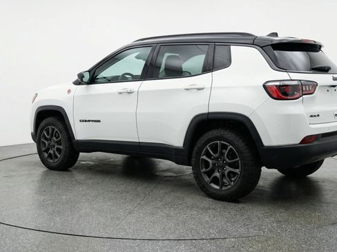 Used 2025 Jeep Compass Trailhawk image 6