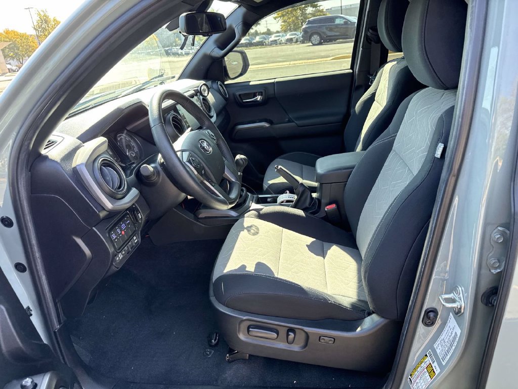 Used 2022 Toyota Tacoma TRD Sport AWD/4WD image 6
