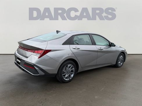 Used 2024 Hyundai Elantra SEL FWD image 7