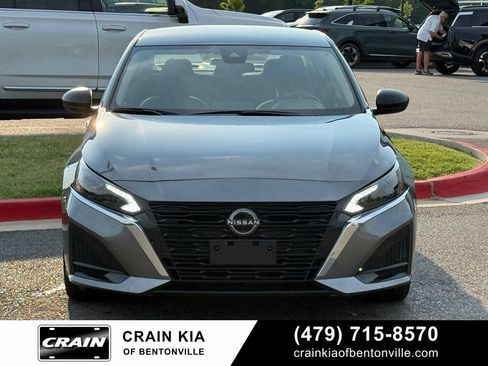 Used 2024 Nissan Altima 2.5 SV FWD image 2