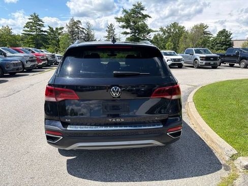 Used 2023 Volkswagen Taos SE w/ Panoramic Sunroof Package AWD/4WD image 6